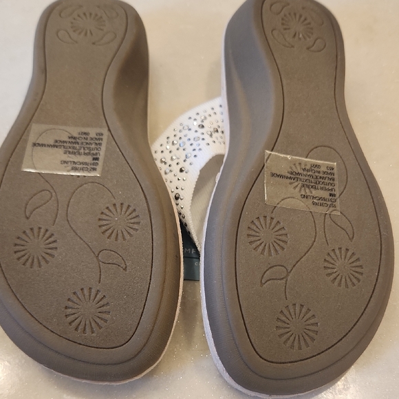 Cliffs by WHITE MOUNTAIN Sparkling White Thong Sandals NWT - Picture 4 of 6